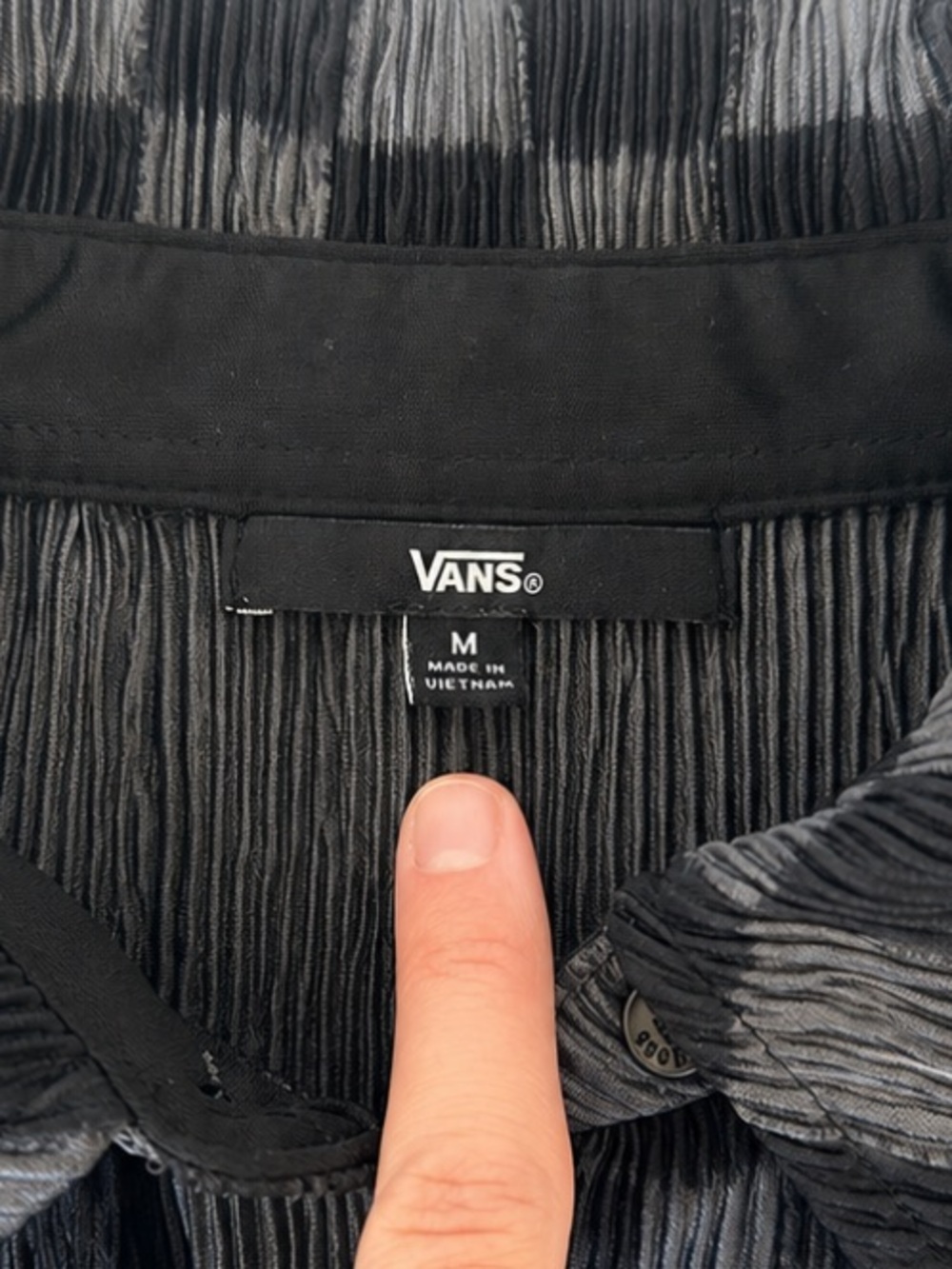vans black gray checkerboard sheer plisse cropped button up shirt m - Picture 2 of 13